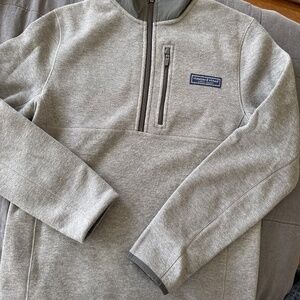 Vineyard  vines never been worn quarter zip pull over men’s size :XS